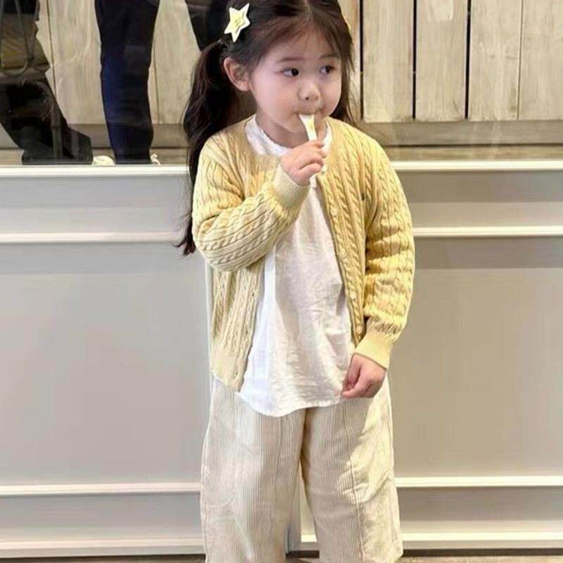 韩版童装2026春季新款奶黄色薄款针织开衫女童米白色灯芯绒直筒裤