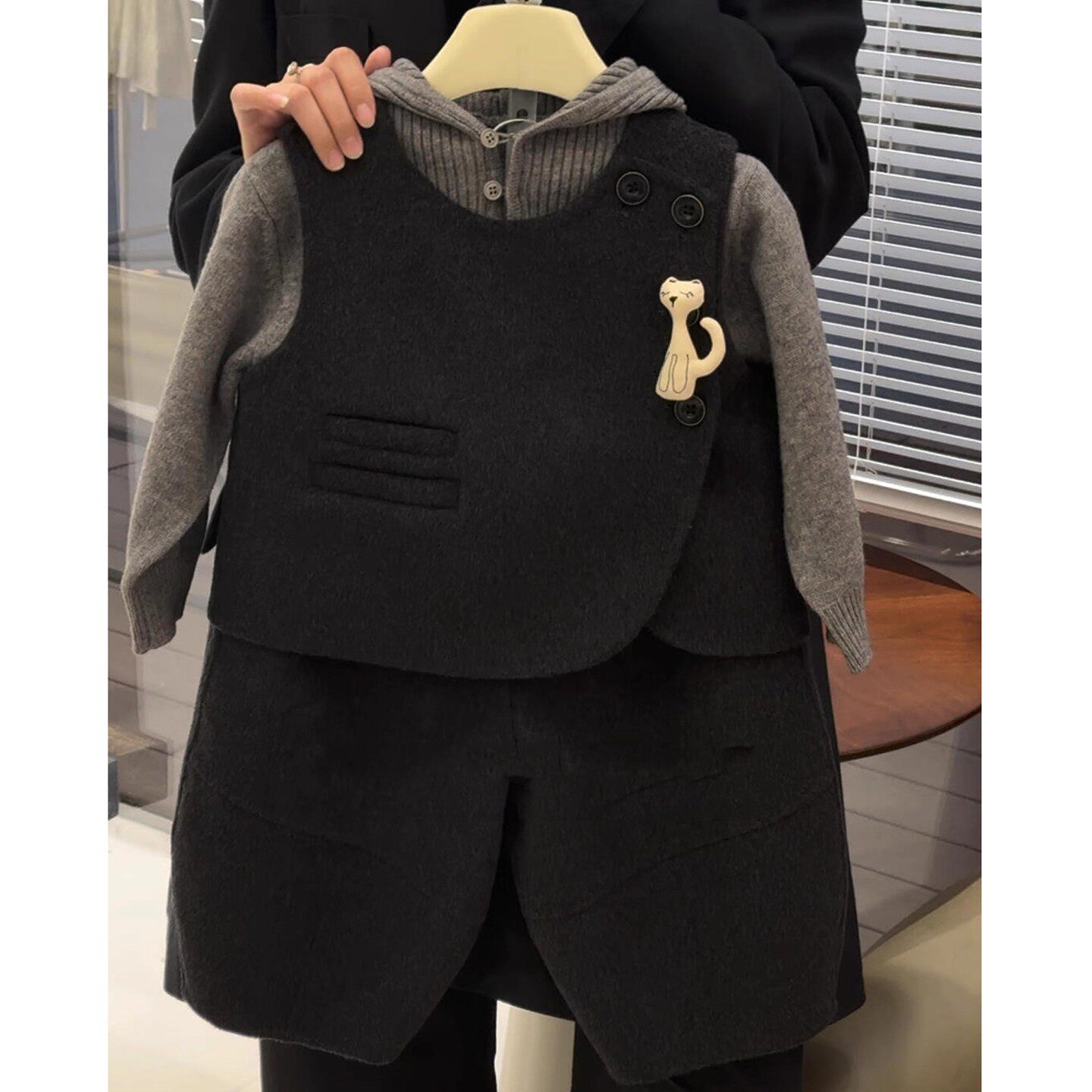 韩版男童秋冬深灰色毛呢马甲套装