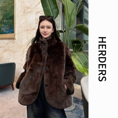 HERDERS “小软羊系列”短款立领纽扣款皮毛一体外套 52729