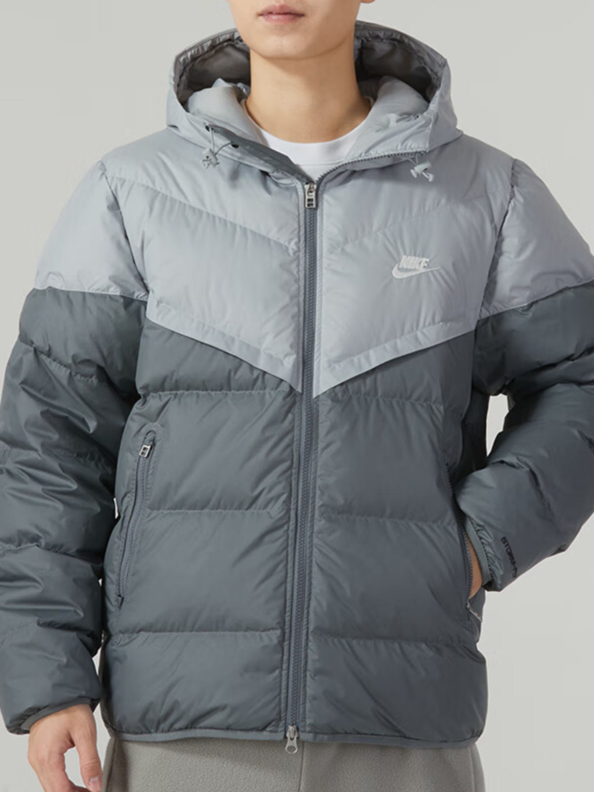 Nike耐克灰色连帽羽绒服男