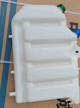 适用于重汽豪沃驾驶副水箱新款膨胀水箱WG9112530333/5