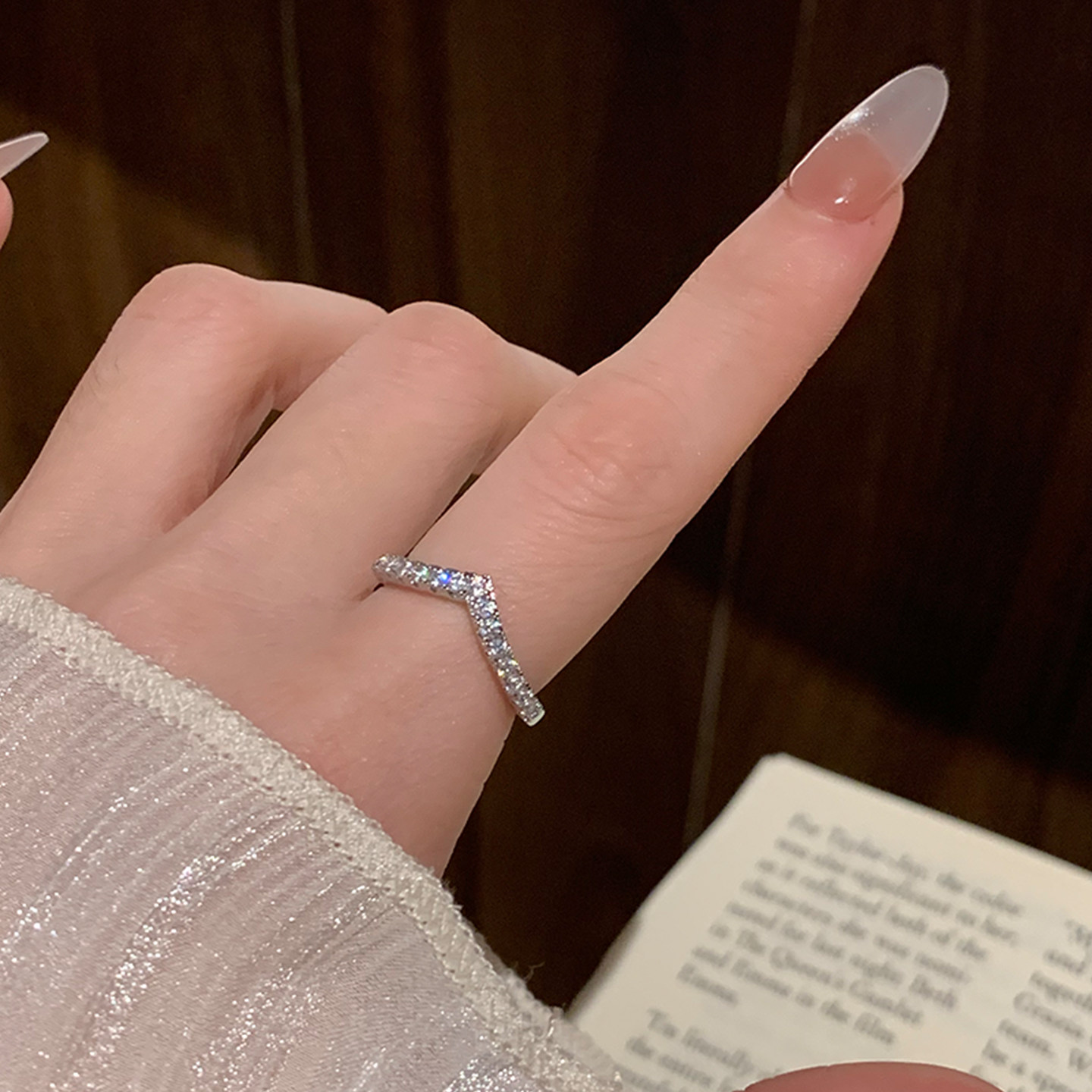 V型镶钻石戒指女小众设计尾戒开口素圈戒指闺蜜对戒高级感食指环