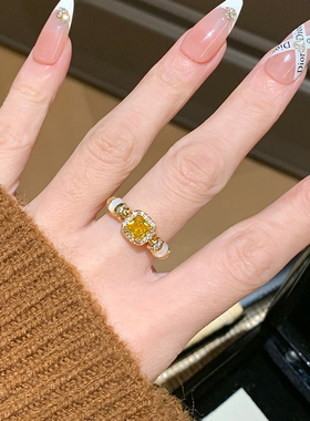 黄钻小方糖仿白贝母镶钻戒指女