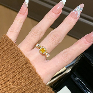 黄钻小方糖戒指女小众设计素圈戒指女轻奢高级感尾戒女小指食指环