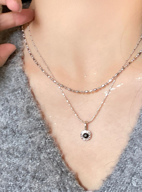 高级感黑色吊坠项链女生新款毛衣链米粒项链轻奢小众锁骨链首饰品