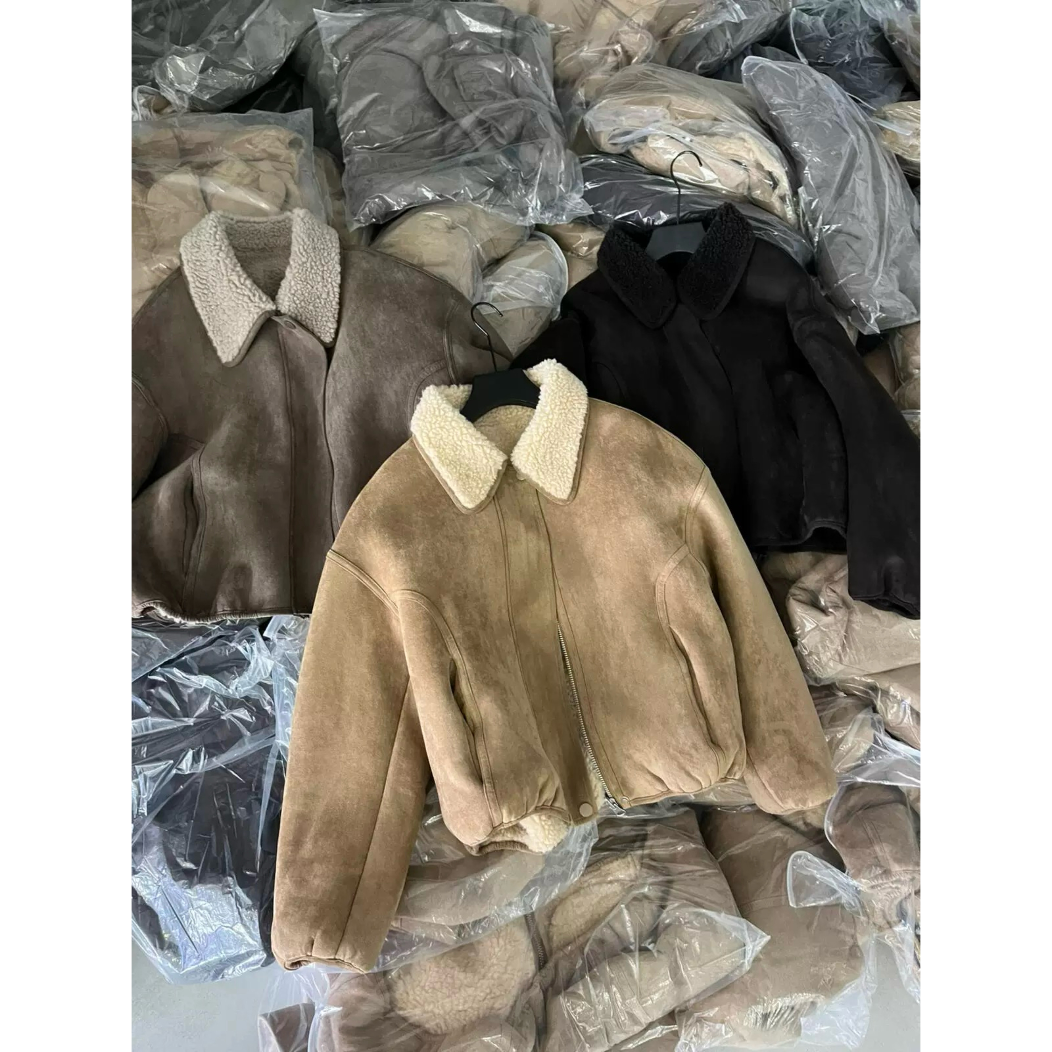 2025冬季简约时尚廓形拉链保暖外套女皮毛一体含100羊毛W25C137B