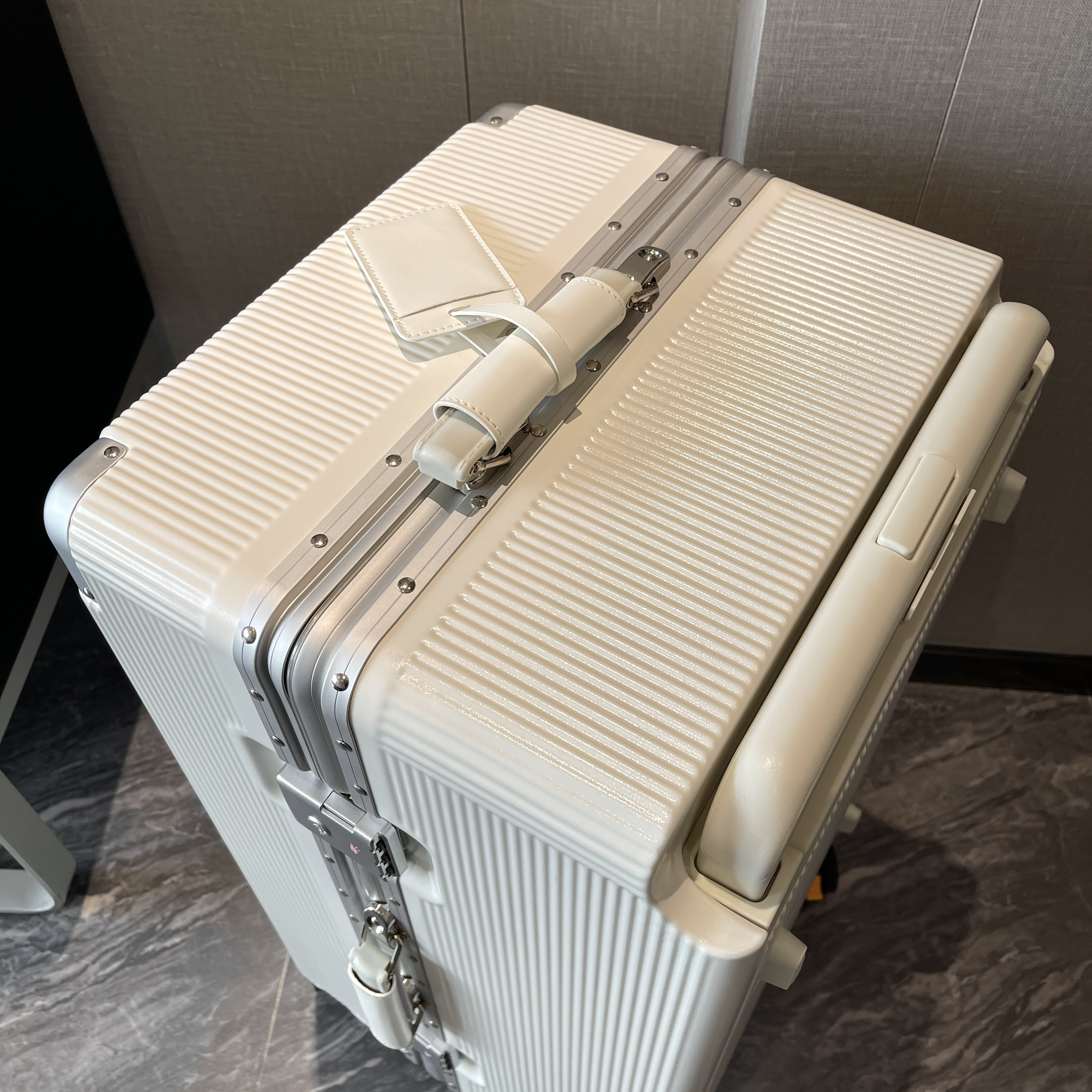 强烈推荐！宽拉杆行李箱女铝框26