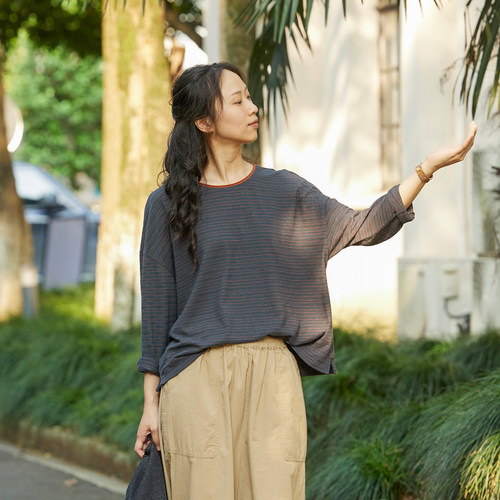 封面是花汉麻有机棉混纺T恤