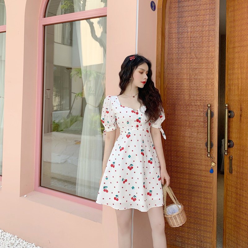 法式可盐可甜方领泡泡袖甜美樱桃连衣裙女夏新款修身收腰小个子裙