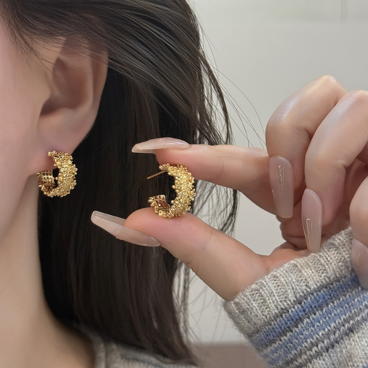 轻奢金属镂空花朵C圈耳环女款
