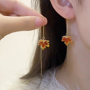 气质简约红色枫叶流苏耳线气质高级感方圆脸耳环女2024新款潮耳饰