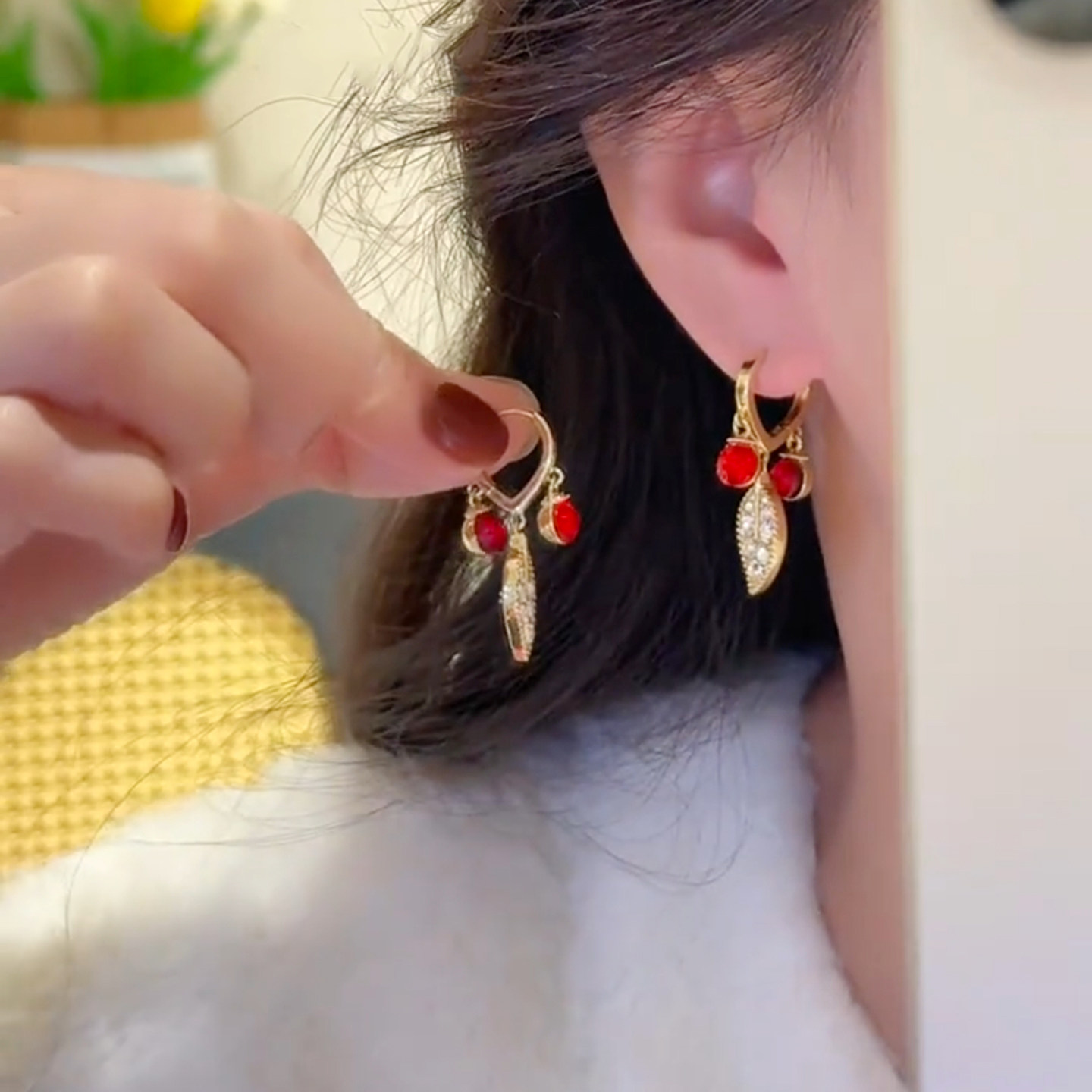 轻奢超闪镶钻叶子耳环