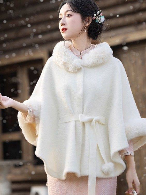 秋冬女气质赫本风小个子中长款白色毛呢大衣斗篷披肩外套