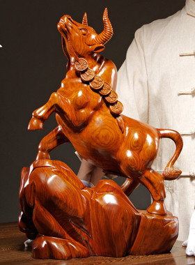 花梨木生肖雕刻拓荒牛摆件牛气冲天家居客厅办公室装饰红木工艺品