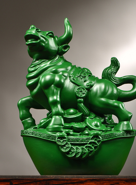 绿色实木雕刻牛摆件生肖牛气冲天
