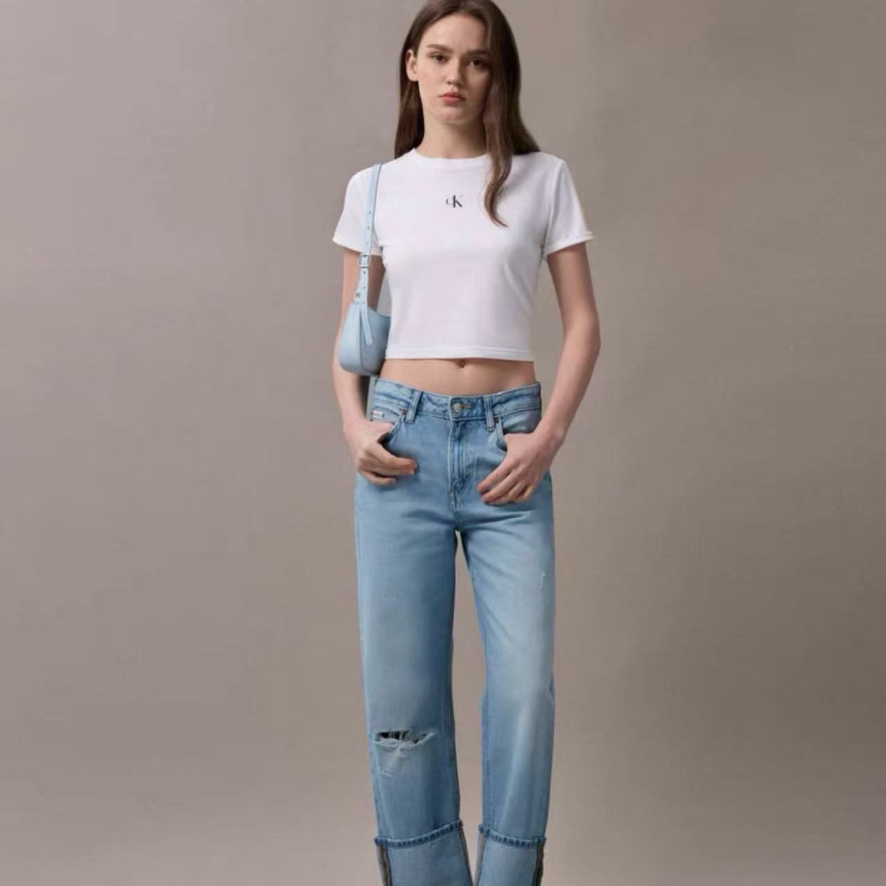 CK Jeans25早秋女士复古纯棉宽松卷口破洞九分牛仔裤47C734G