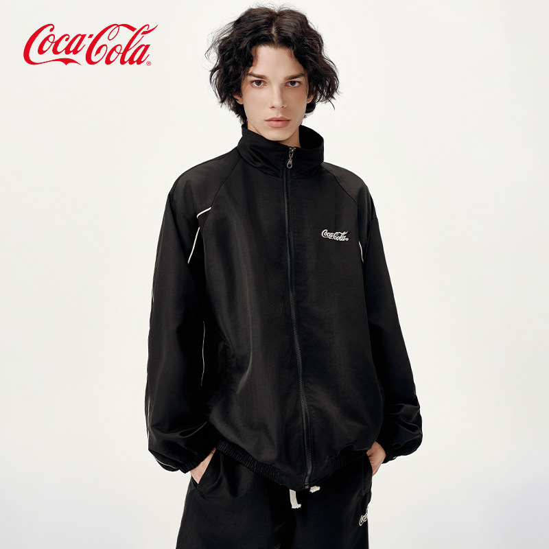 Coca-Cola/可口可乐双织带滚边条纹字母刺绣网眼里布立领外套夹克