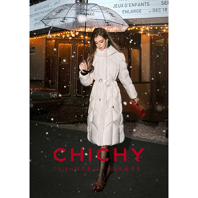 【90%鹅绒】CHICHY白色长款连帽收腰羽绒服CW3D001254