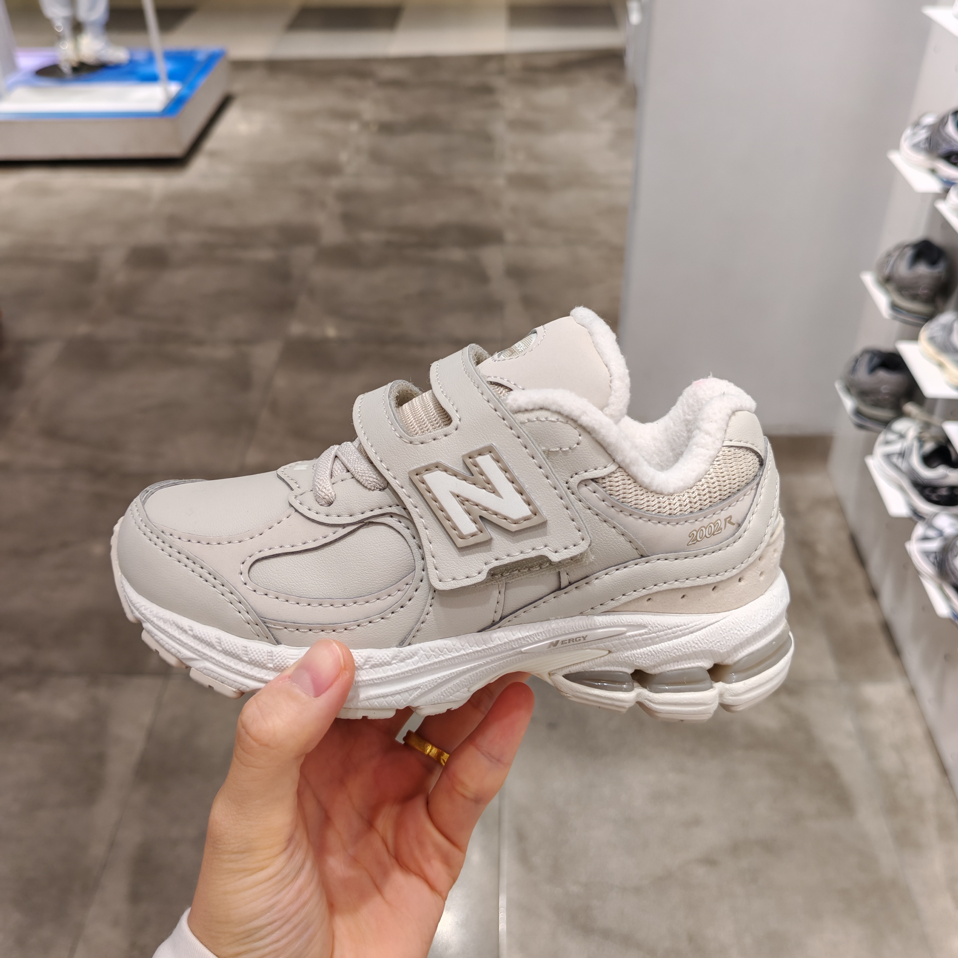 NEW BALANCE KIDS童装中性款休闲鞋PV2002TM