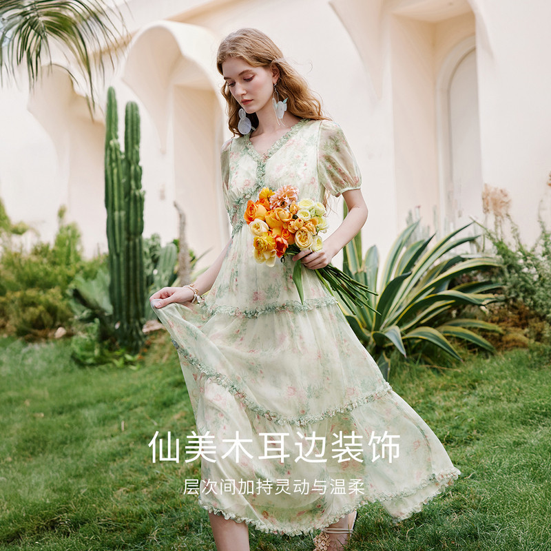 香影法式碎花连衣裙女2026夏季新款木耳边拼接v领收腰绿色仙女裙