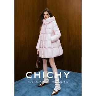 【90%鹅绒】CHICHY宽松减龄粉色中长款连帽羽绒服CT3C002254