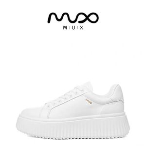 MUX迈思2024秋季休闲小白鞋轻便舒适平底板鞋女82153