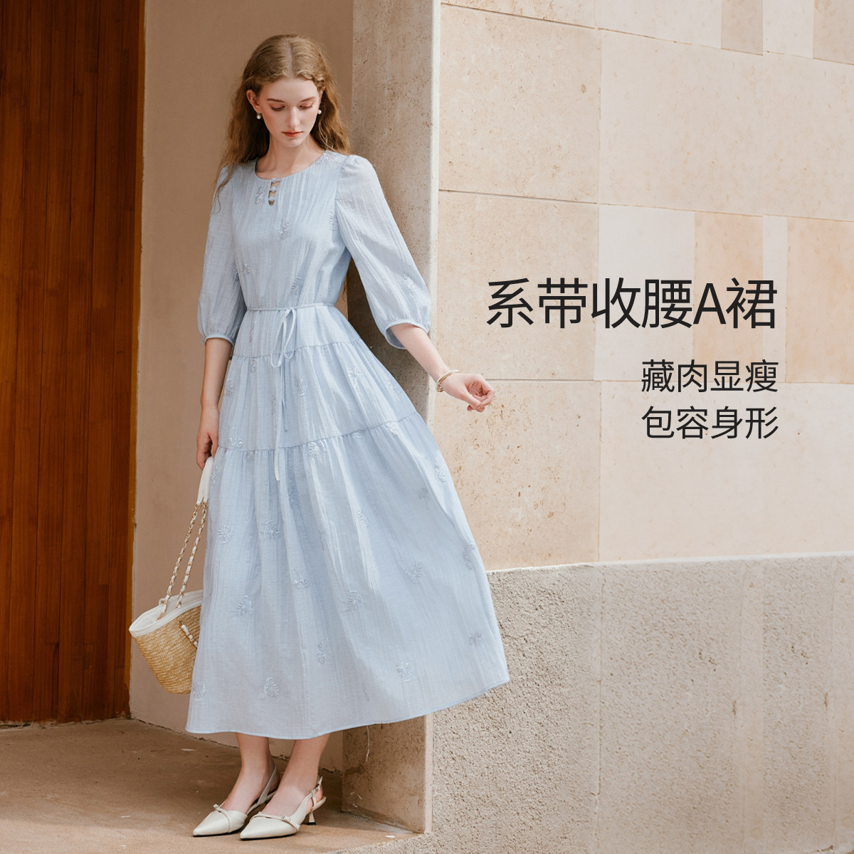 香影蓝色刺绣收腰连衣裙女2026秋季淡人肌理感灯笼袖中长裙子
