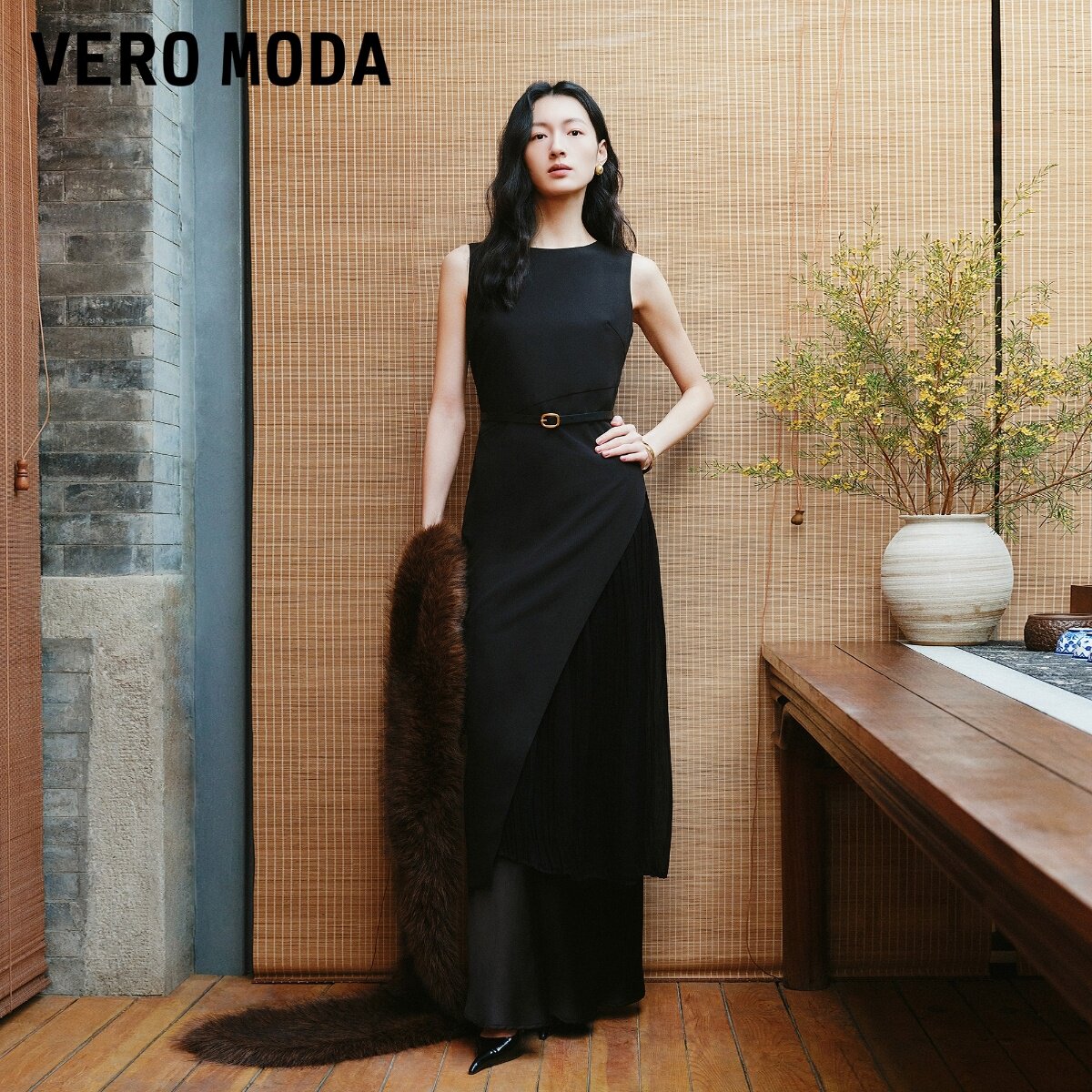 Vero Moda连衣裙2026春款修身拼纱无袖长裙优雅大气32617A008