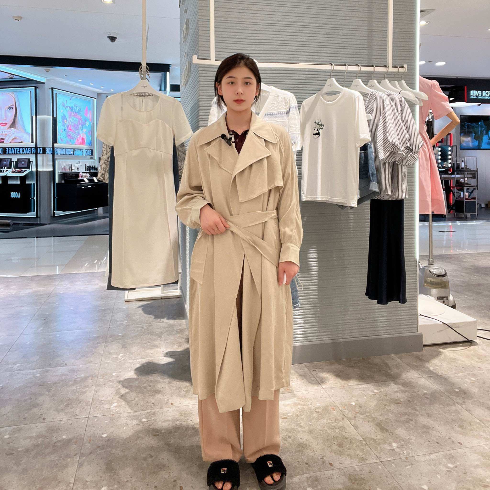 伊芙丽 女士翻领时尚长款风衣外套ZE8160081