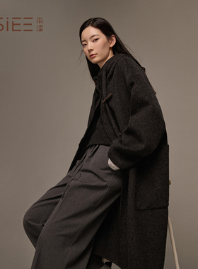 BSiEE本涩帽子抽绳大衣牛角扣连帽直筒毛呢外套女