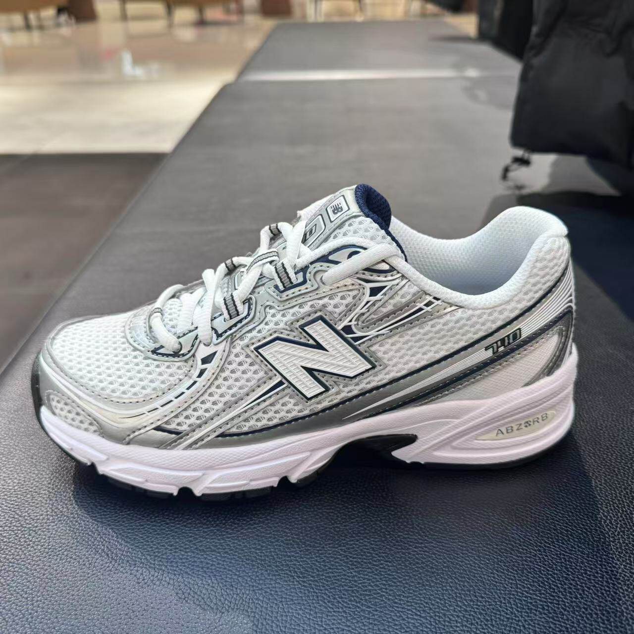 New Balance男女同款时尚休闲运动鞋U740WN2