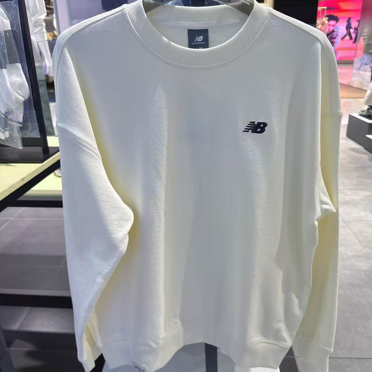 New Balance中性款卫衣MT6184AV