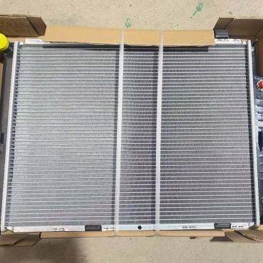 全车系汽车配件散热器水箱2105002803适配于奔驰W210 E320