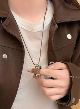 可爱咖色植绒小熊吊坠卫衣链