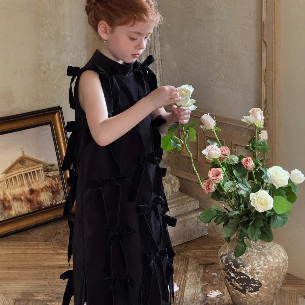 橙乐25秋季女童高级感立体蝴蝶结无袖连衣裙女童丝绒气质小黑裙
