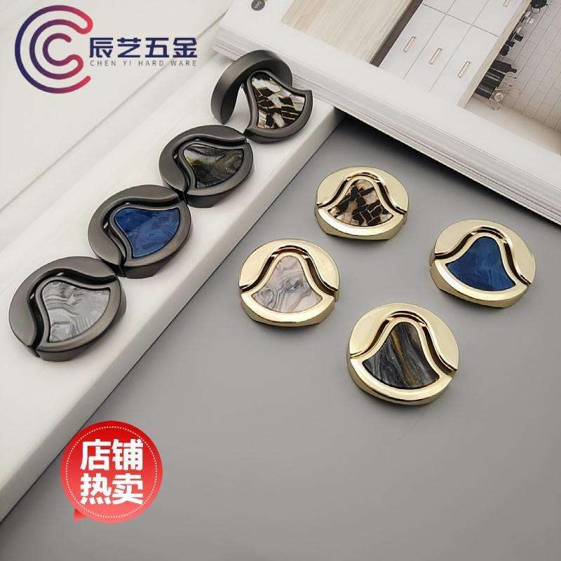 北欧抽屉暗拉手平板隐形把手柜门拉扣现代简约橱柜明装衣柜门暗扣