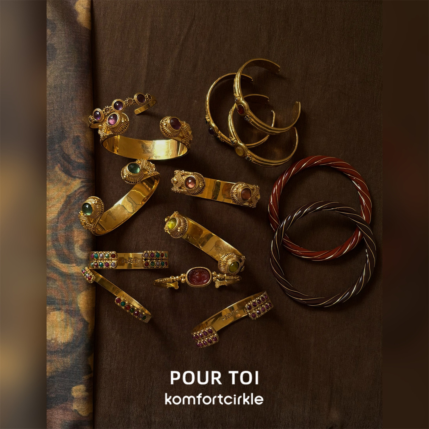 POUR TOI 水晶镶嵌复古做旧纹理手环开口手镯百搭法式小众手链
