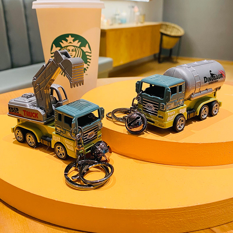 儿童玩具迷你回力工程车挖掘机越野车小汽车3岁4宝宝男孩书包挂件