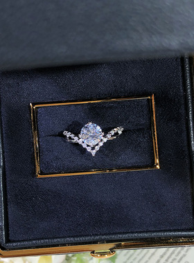 一克拉仿真莫桑钻女戒指开口可调订婚结婚仪式钻戒送女友生日礼物