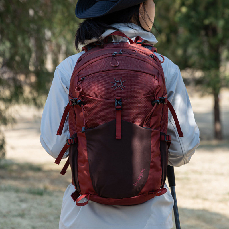杉木山装双肩包男女登山旅游轻便背负系统徒步28升户外背包
