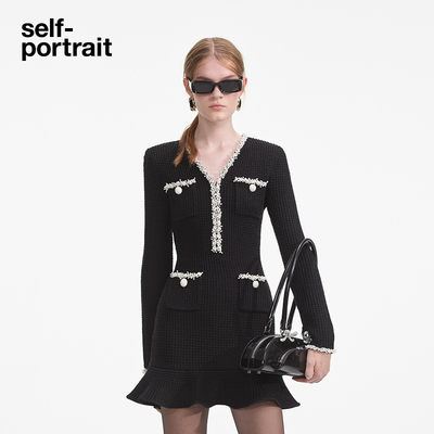 self-portrait 2025早春黑撞白仿珍珠设计小香风V领针织连衣裙