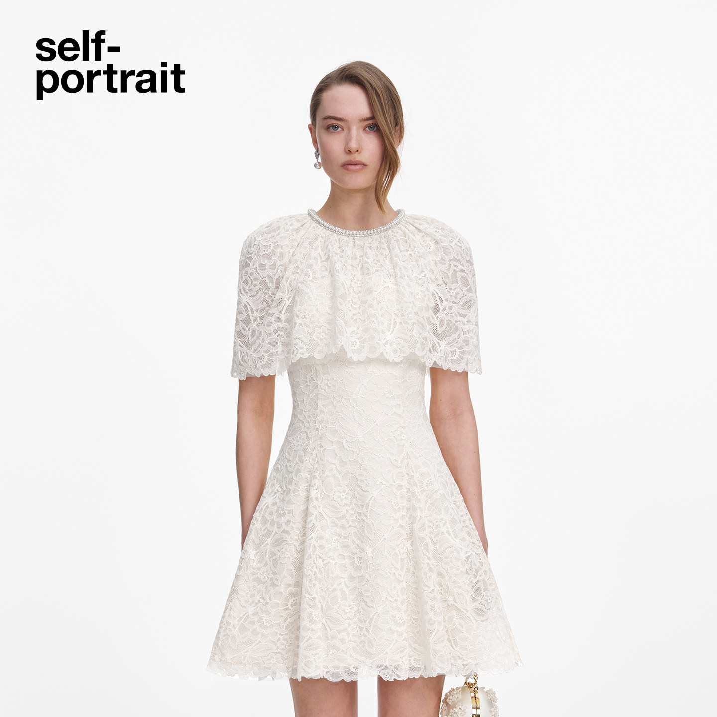 self-portrait 2026早秋新款象牙白钻饰设计感斗篷蕾丝连衣裙短裙