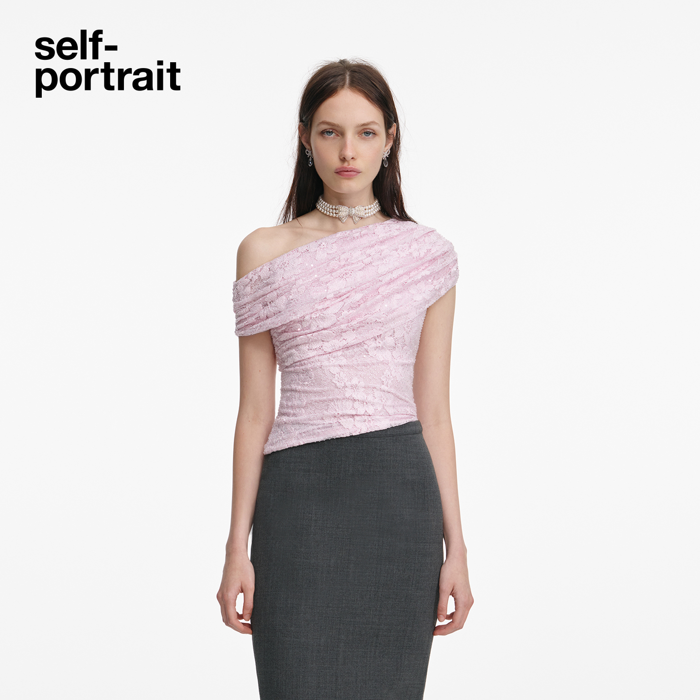 self-portrait蕾丝褶皱斜肩上衣