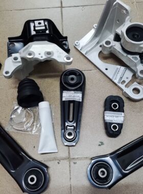 适用于君爵E52塞瑞纳SERENA MPV C25 C26 C27 发动机支架机脚胶垫