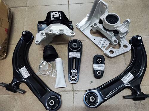 适用于君爵E52塞瑞纳SERENA MPV C25 C26 C27 发动机支架机脚胶垫