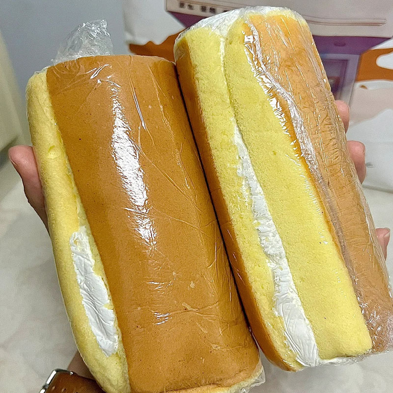 爆浆老式奶油卷老式奶油卷巧克力奶油瑞士卷网红小吃特产解馋食品