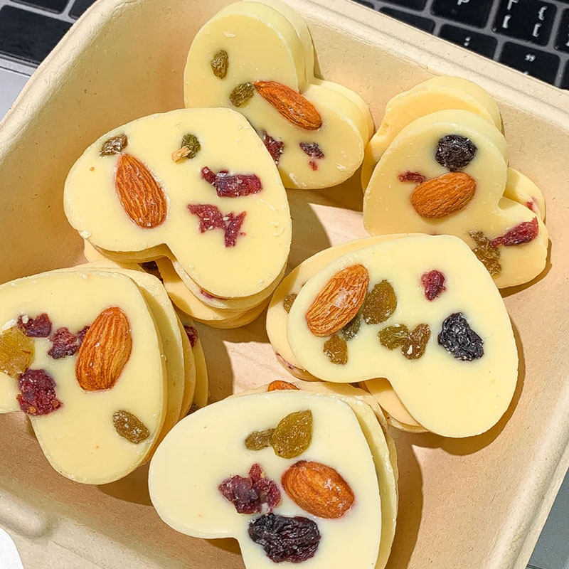 坚果炒酸奶大学生宿舍小零食酸奶块爱心干果仁心形炒酸奶片新货图片