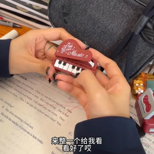 小红书同款迷你电子琴钥匙扣挂件