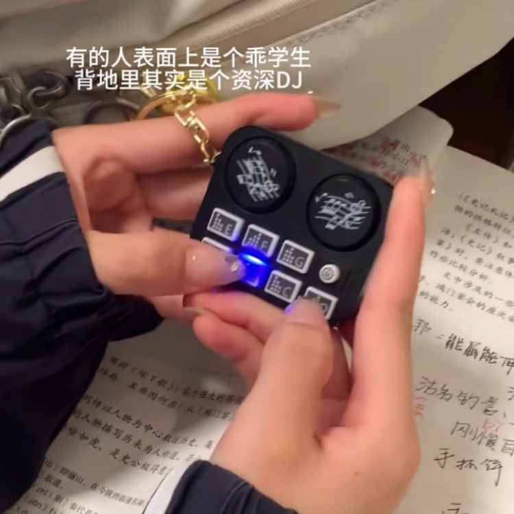 卡通动物打碟机书包钥匙扣挂件