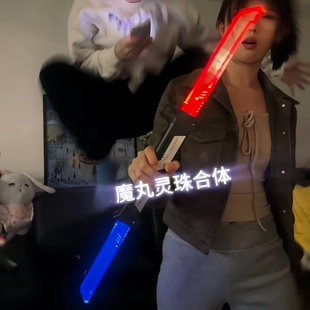 LED激光剑拔刀火花光剑玩具创意旋转伸缩炫酷激光剑儿童新年礼物